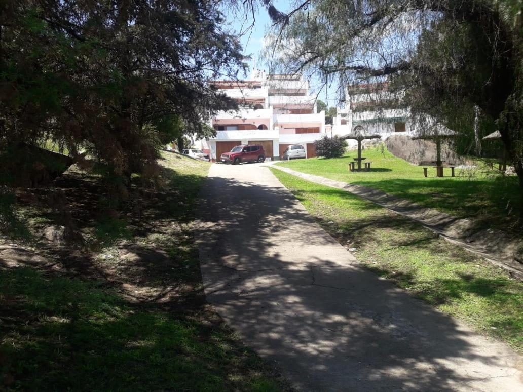 Departamentos Carlos Paz Bajada Al Lago Villa Carlos Paz Eksteriør bilde